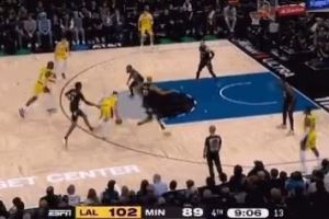 杀红了眼!里夫斯突破吸引包夹外传 拉拉维亚不犹豫三分再中!